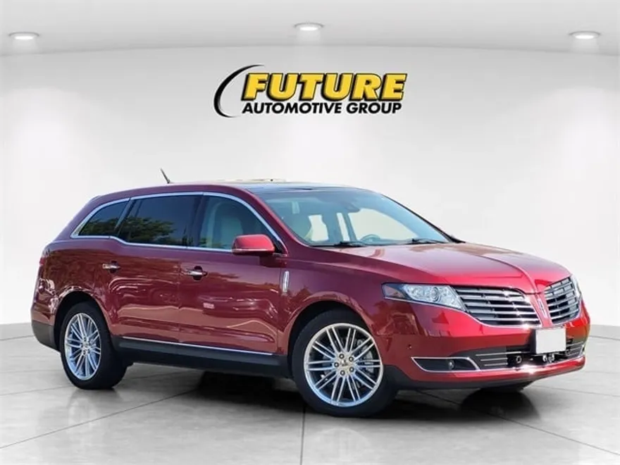 2019 Lincoln MKT photo 1