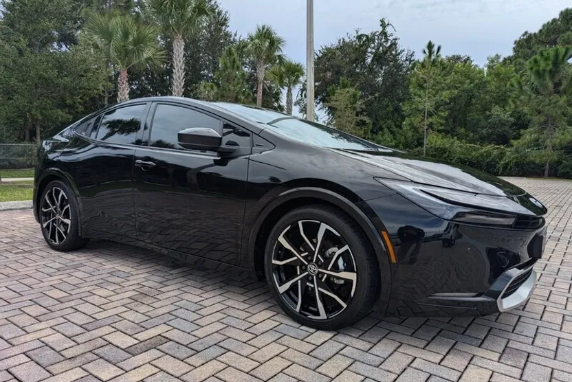 2024 Toyota Prius Prime XSE photo 1