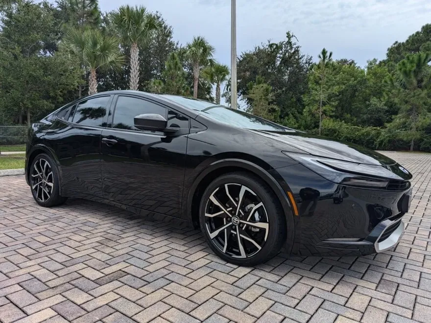 2024 Toyota Prius Prime XSE photo 1