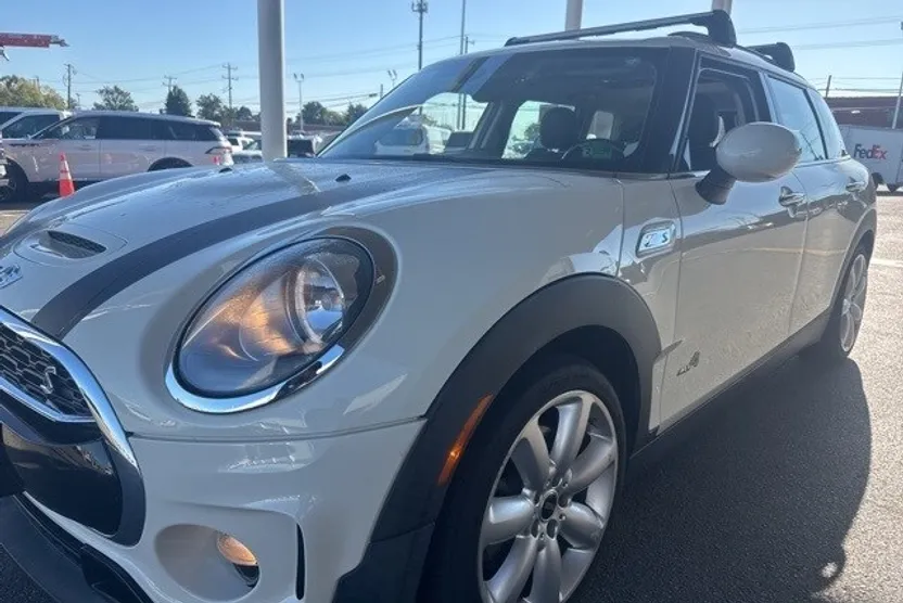 2017 Mini Cooper Base S ALL4 photo 1