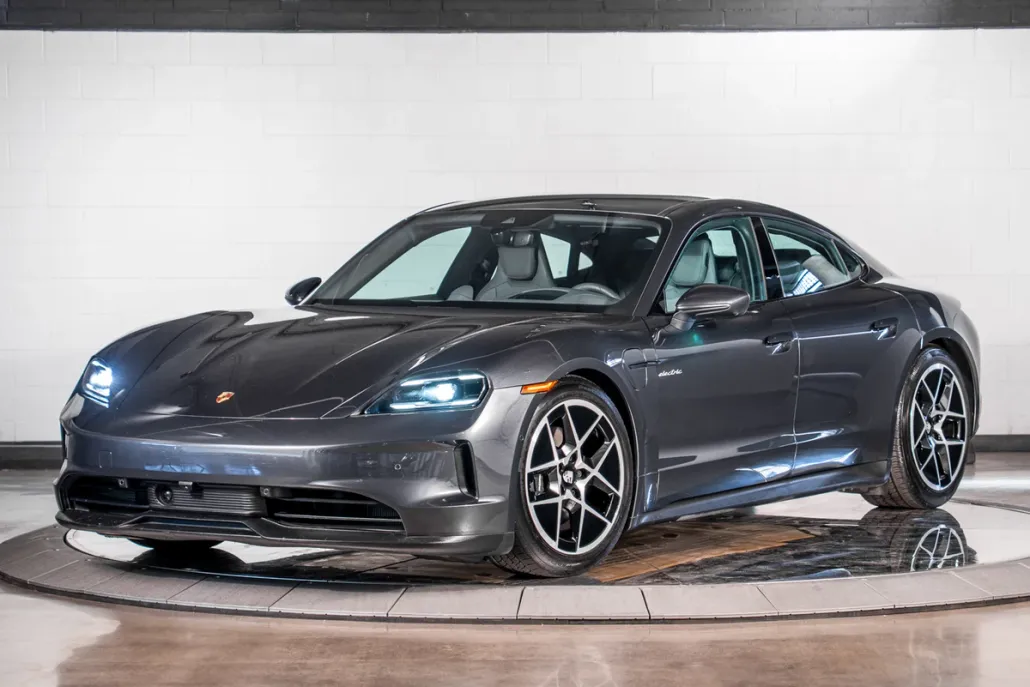 2025 Porsche Taycan 4S photo 1