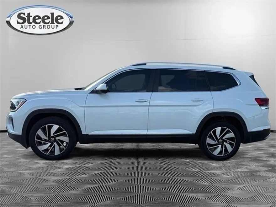 2025 Volkswagen Atlas SEL photo 1