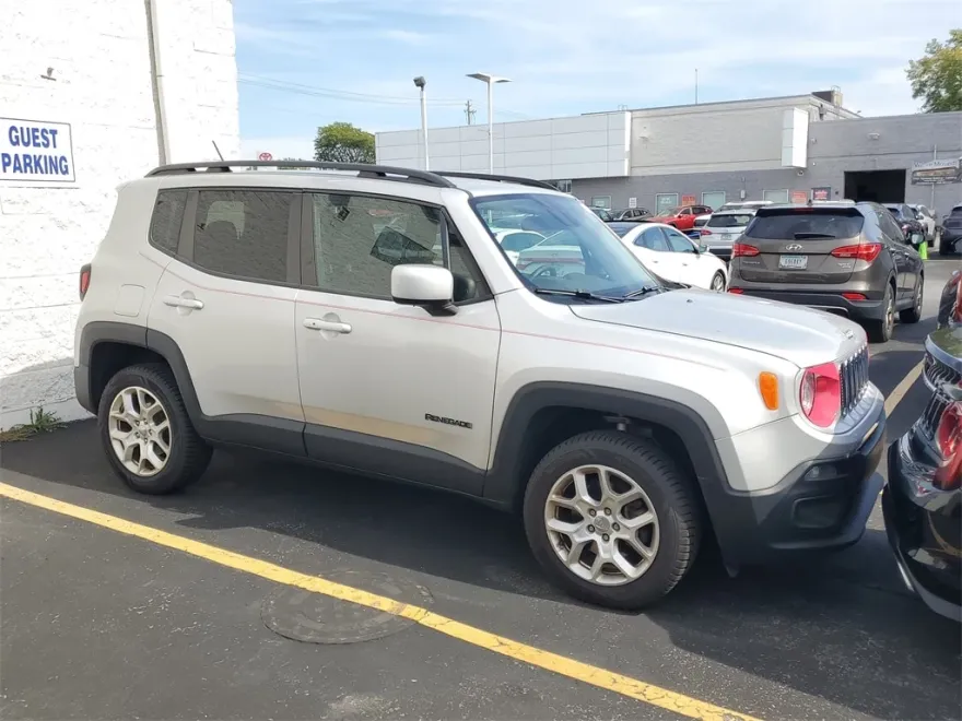 2016 Jeep Renegade Latitude photo 1