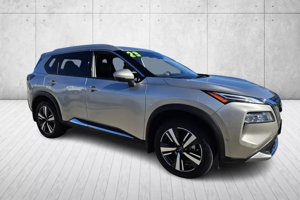 2023 Nissan Rogue Platinum photo 1