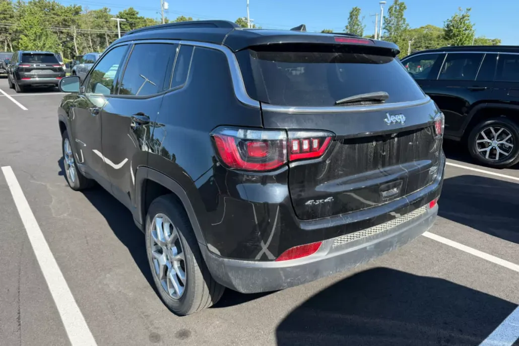 2022 Jeep Compass Latitude Lux photo 1