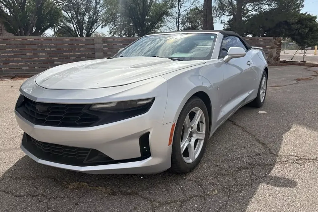 2019 Chevrolet Camaro 1LT photo 1