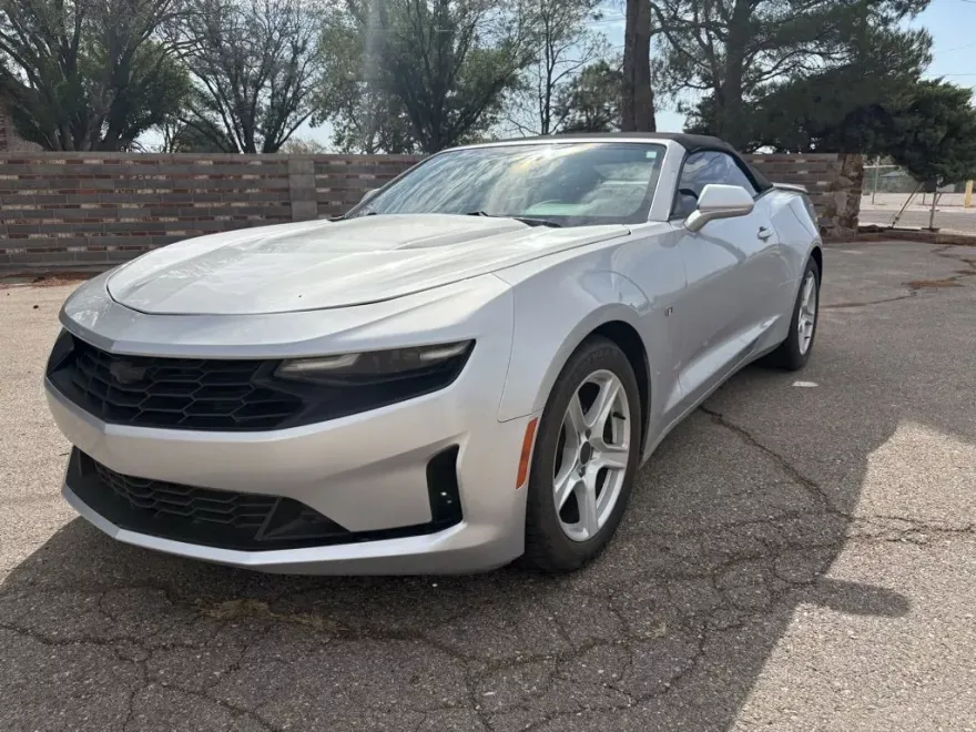2019 Chevrolet Camaro 1LT photo 1