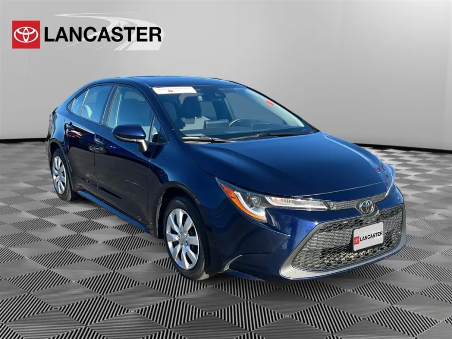 2022 Toyota Corolla LE photo 1