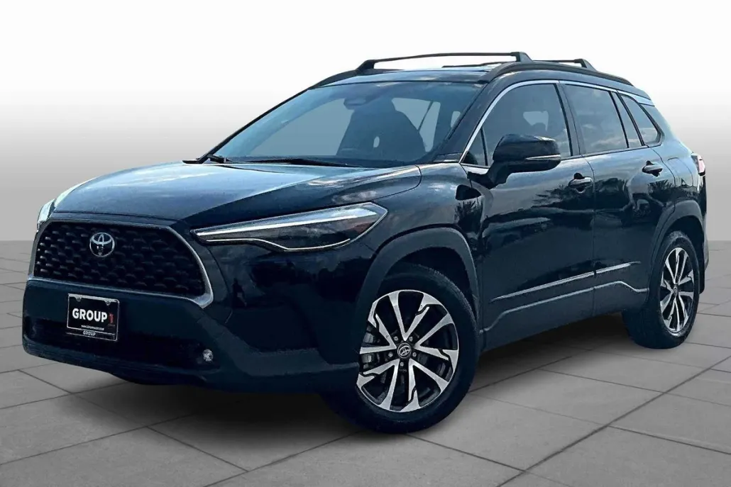 2024 Toyota Corolla Cross XLE photo 1
