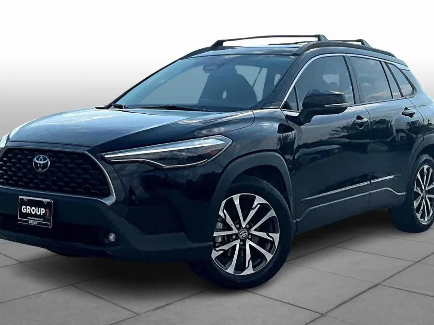 2024 Toyota Corolla Cross XLE photo 1