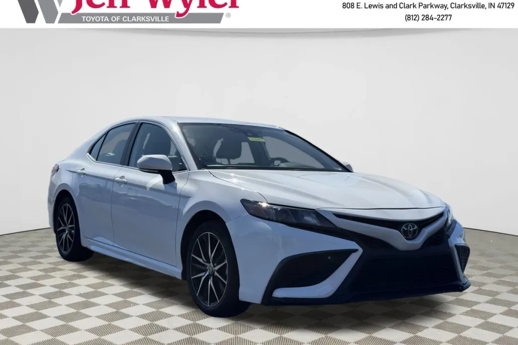 2024 Toyota Camry SE photo 1