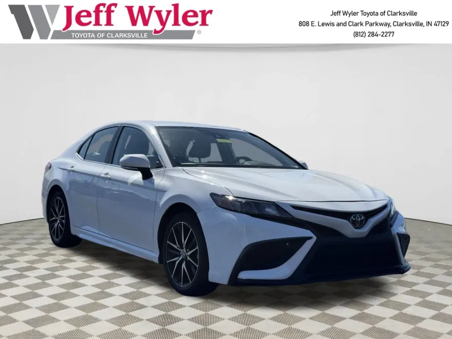 2024 Toyota Camry SE photo 1