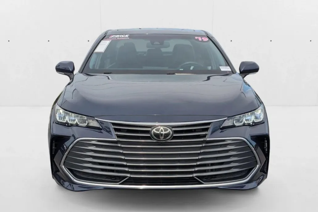 2019 Toyota Avalon XLE photo 1