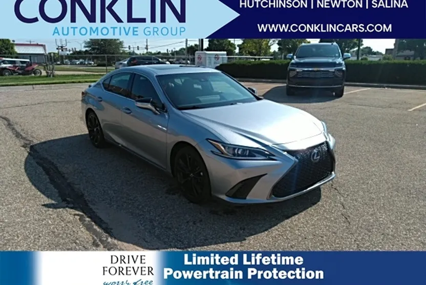2022 Lexus ES 300h F SPORT photo 1
