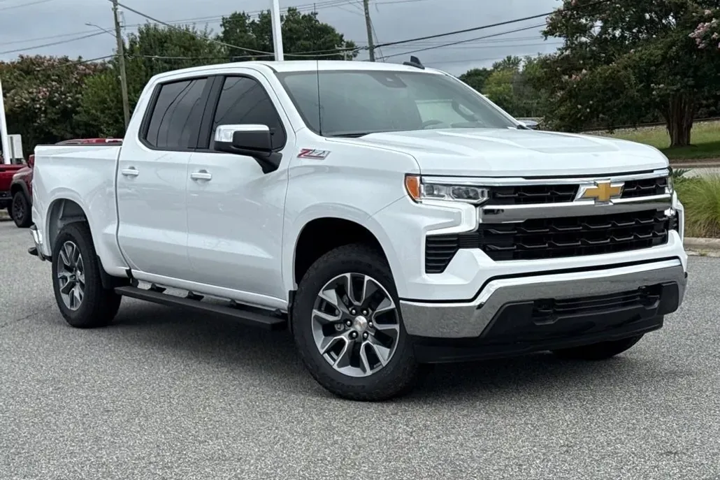 2026 Chevrolet Silverado 1500 LT photo 1