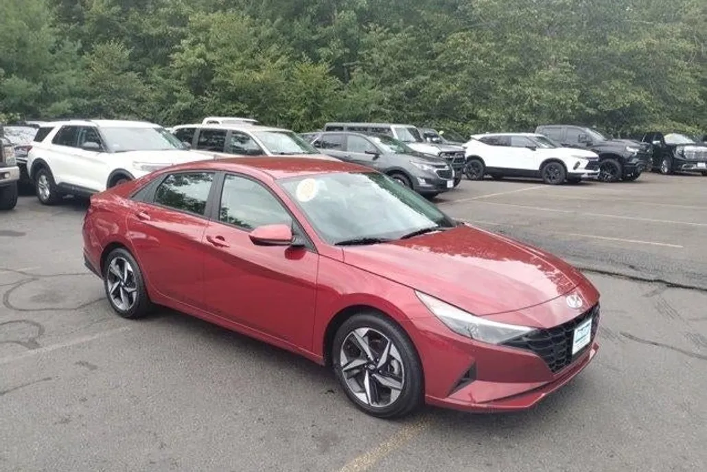 2023 Hyundai Elantra SEL photo 1