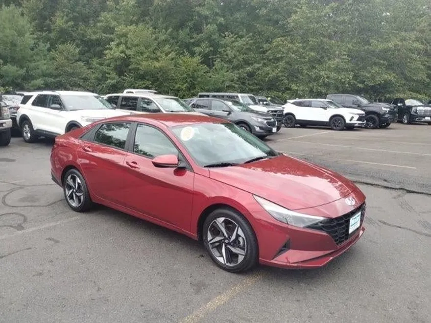 2023 Hyundai Elantra SEL photo 1