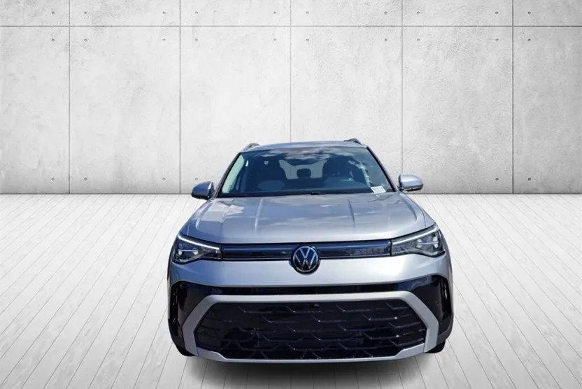 2025 Volkswagen Taos SEL photo 1