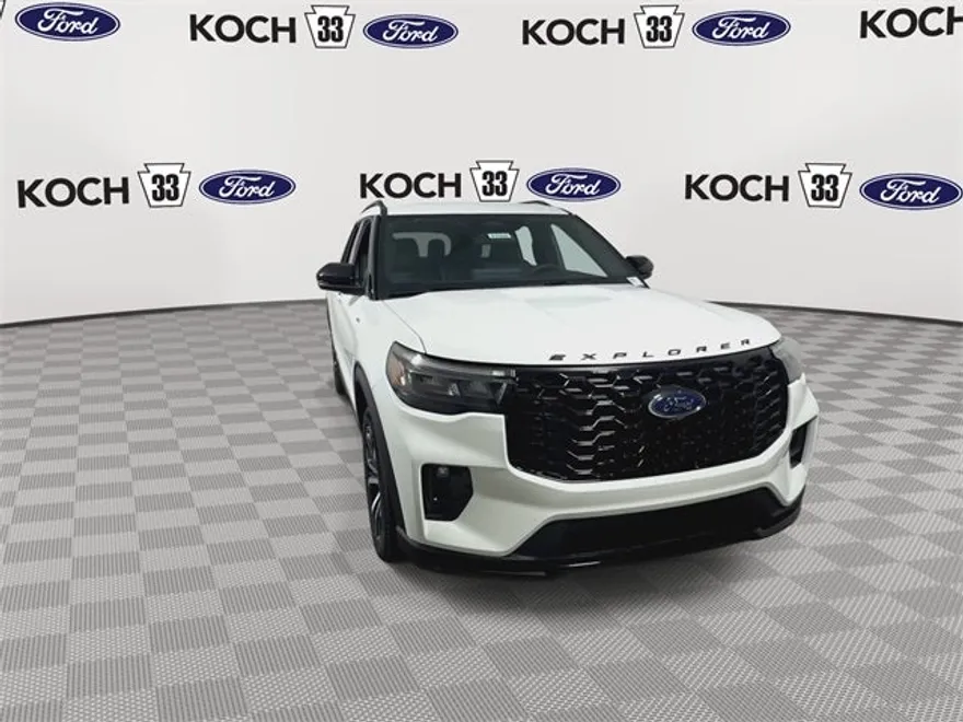 2025 Ford Explorer ST-Line photo 1