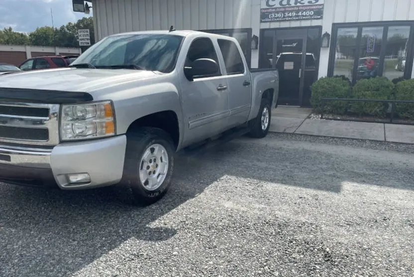 2011 Chevrolet Silverado 1500 LT photo 1