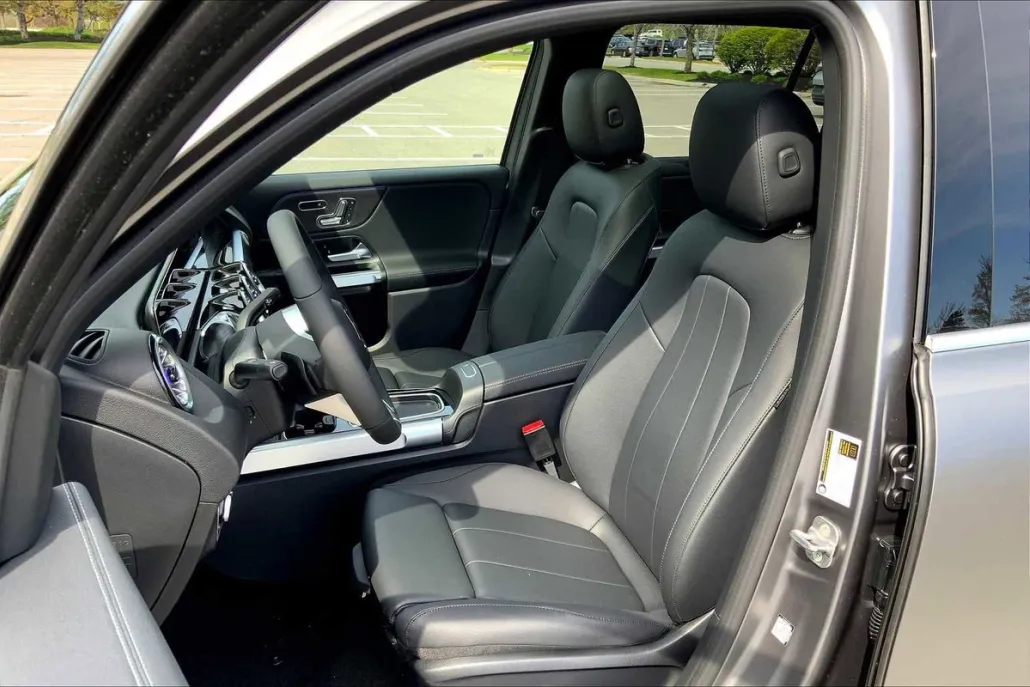 2025 Mercedes Benz EQB 300 4MATIC photo 1