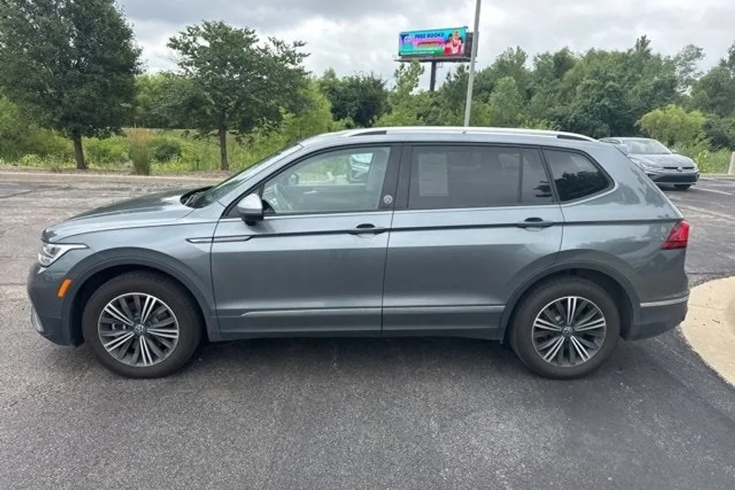 2024 Volkswagen Tiguan Wolfsburg Edition photo 1
