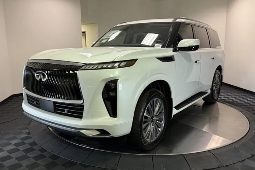 2026 Infiniti QX80 Luxe photo 1