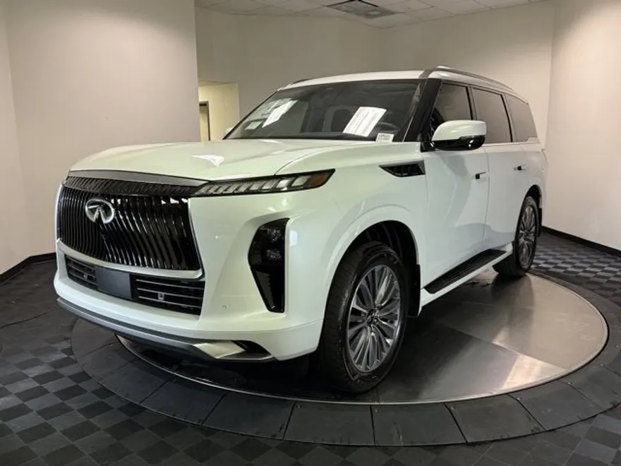2026 Infiniti QX80 Luxe photo 1