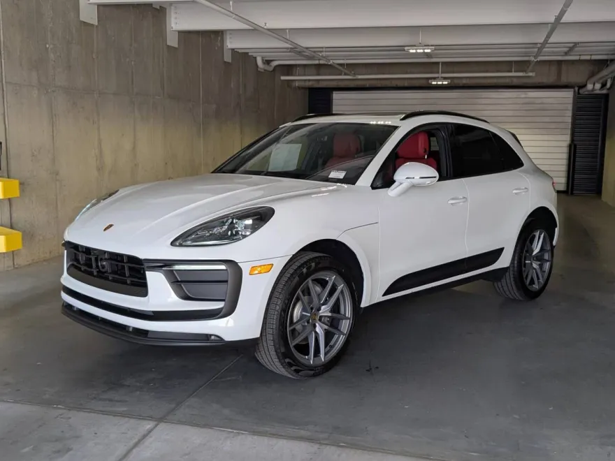 2026 Porsche Macan T photo 1