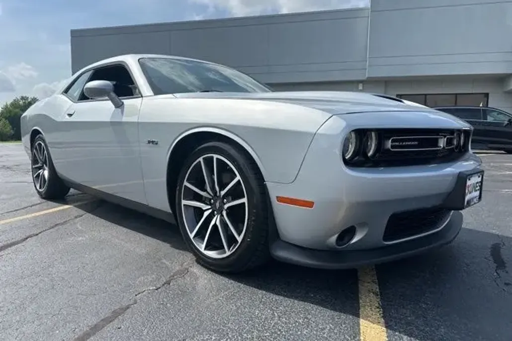 2023 Dodge Challenger R/T photo 1