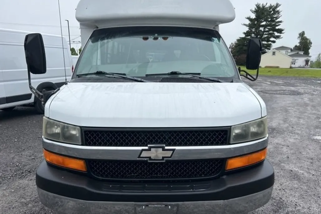 2003 Chevrolet Express Cutaway 3500 photo 1