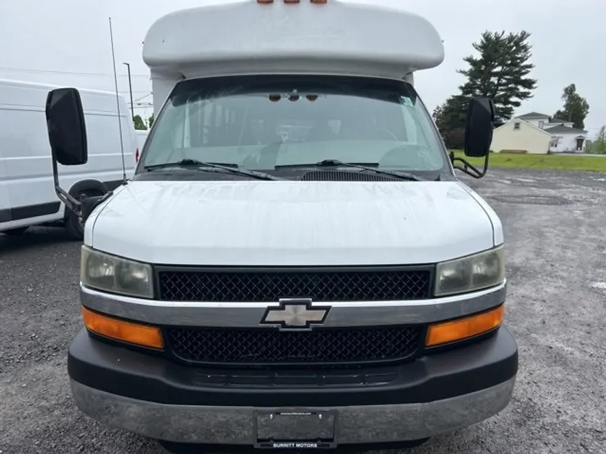 2003 Chevrolet Express Cutaway 3500 photo 1