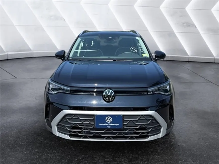 2025 Volkswagen Taos SE photo 1
