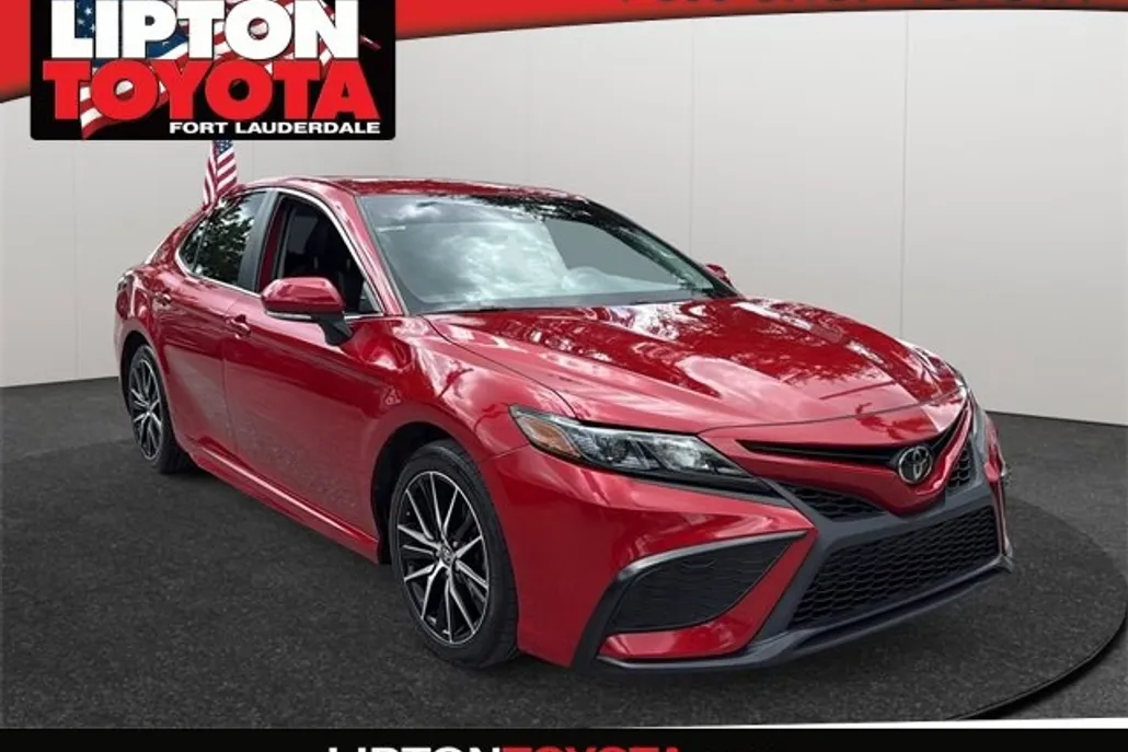2024 Toyota Camry SE photo 1