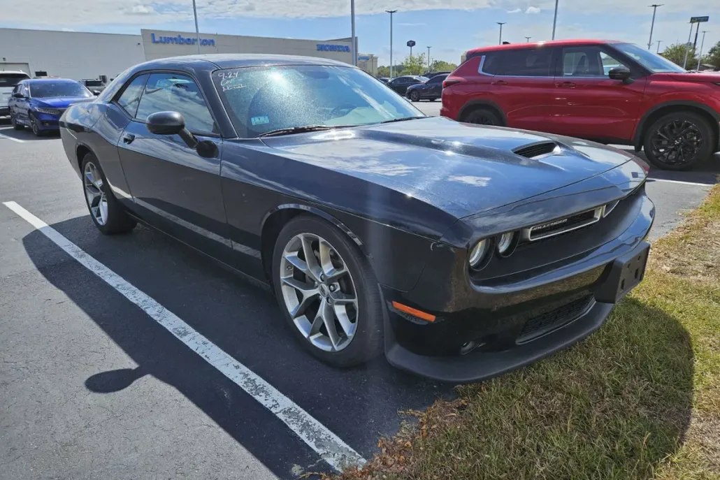 2022 Dodge Challenger GT photo 1