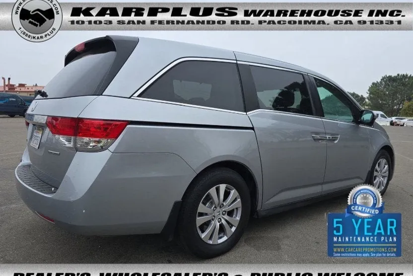 2016 Honda Odyssey SE photo 1