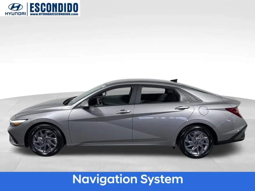 2024 Hyundai Elantra SEL photo 1