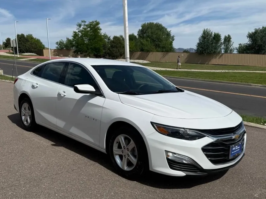 2020 Chevrolet Malibu LS photo 1