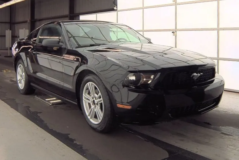 2010 Ford Mustang V6 photo 1