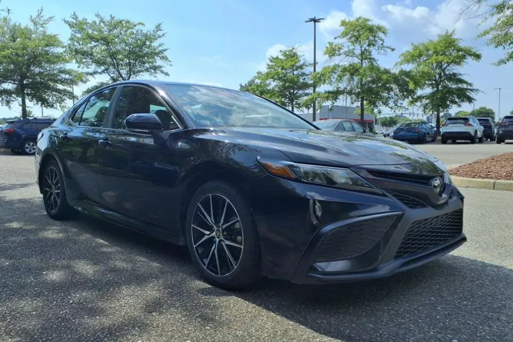 2023 Toyota Camry SE photo 1