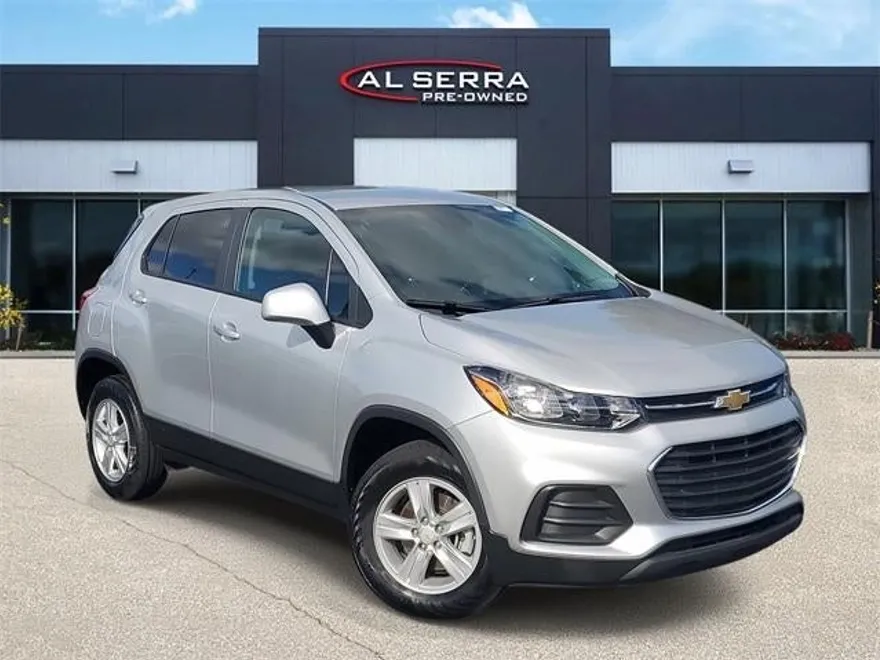 2022 Chevrolet Trax LS photo 1