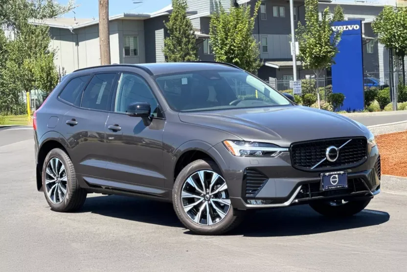 2025 Volvo XC60 B5 Core photo 1