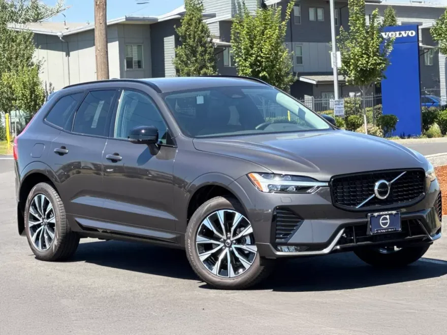 2025 Volvo XC60 B5 Core photo 1