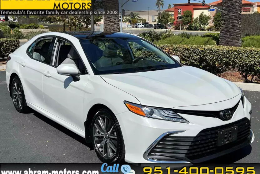 2022 Toyota Camry XLE photo 1