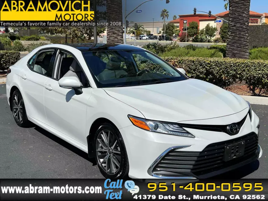 2022 Toyota Camry XLE photo 1