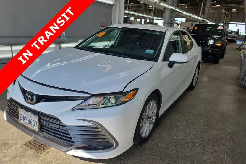 2022 Toyota Camry LE photo 1