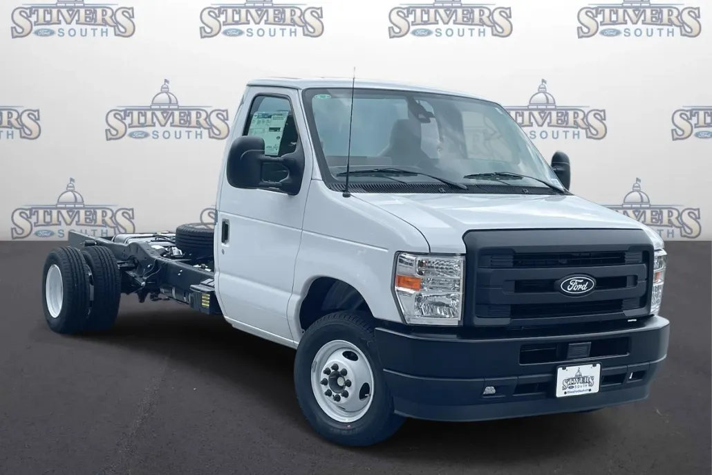2026 Ford E-450 photo 1