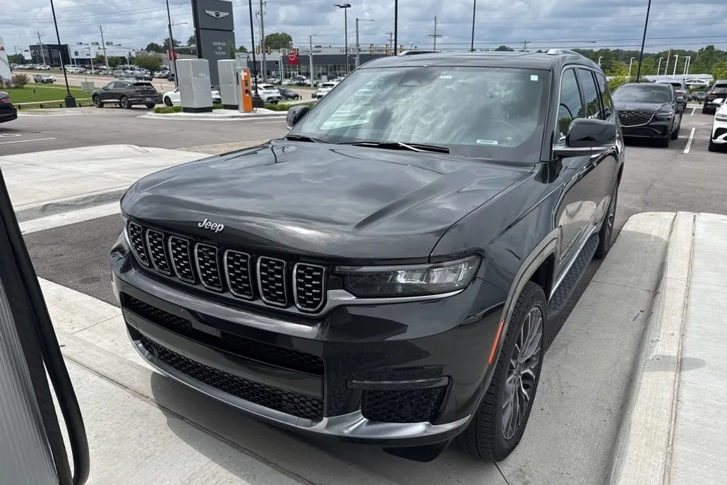 2023 Jeep Grand Cherokee L Summit photo 1