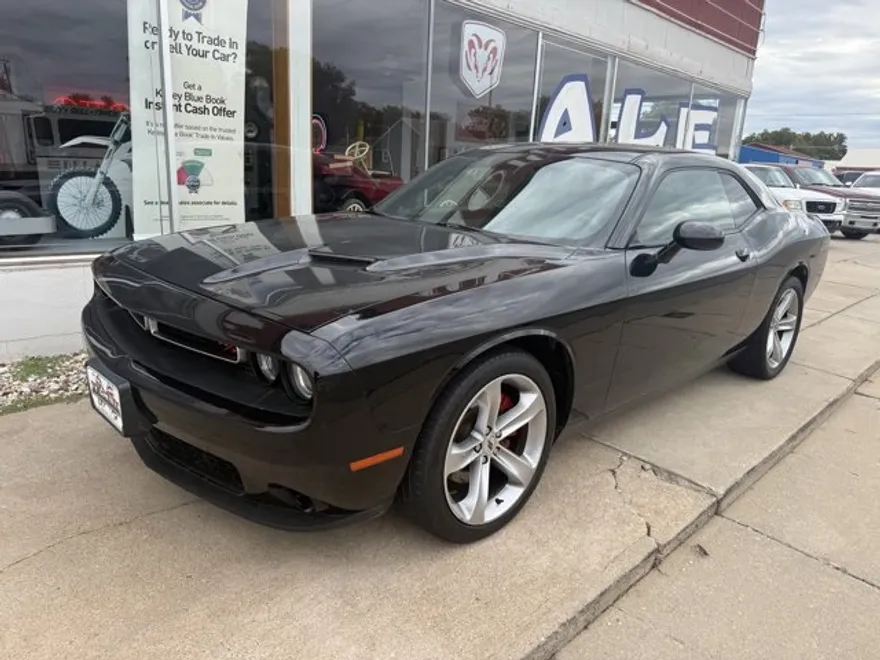 2017 Dodge Challenger R/T photo 1