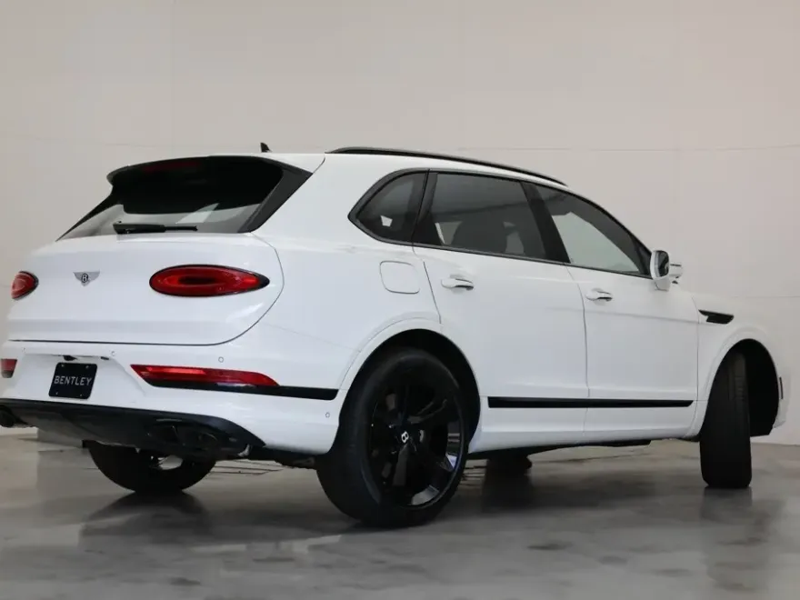 2024 Bentley Bentayga V8 photo 1